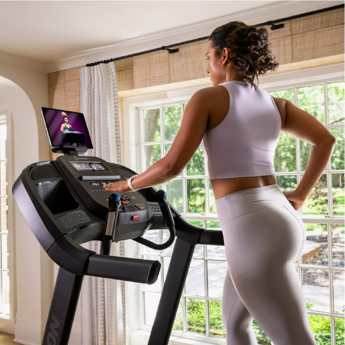 Horizon Fitness 7.0AT Studio Series Treadmill (2024)